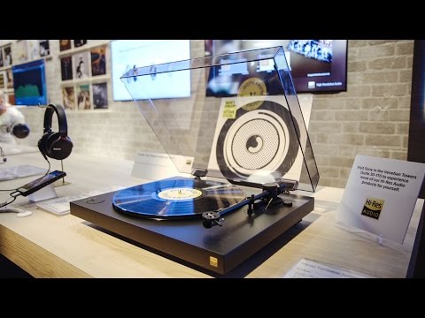 This is Sony's new PS-HX500 turntable — CES 2016 - UCddiUEpeqJcYeBxX1IVBKvQ