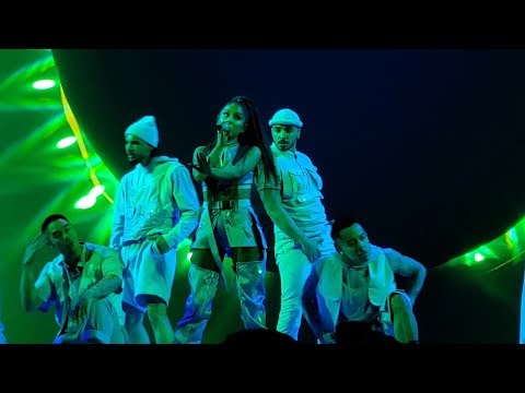 Ariana Grande - Fake Smile (Sweetener World Tour, Vancouver)