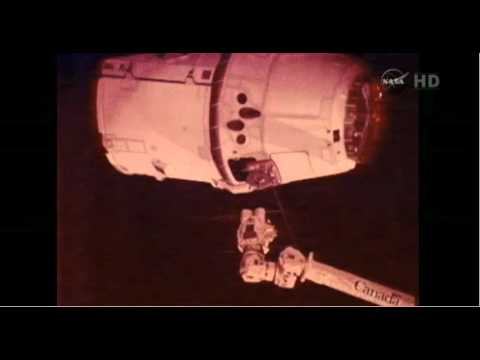 SpaceX Dragon Grappled By ISS After Problem | Video - UCVTomc35agH1SM6kCKzwW_g