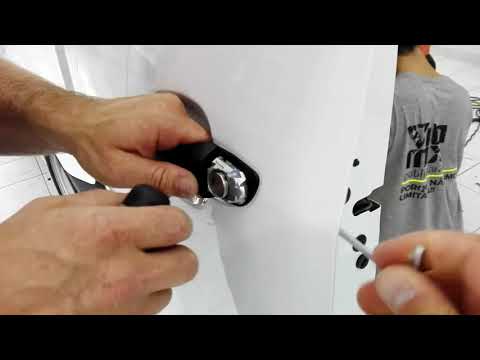 Come smontare la maniglia della Citroen Berlingo del 2018