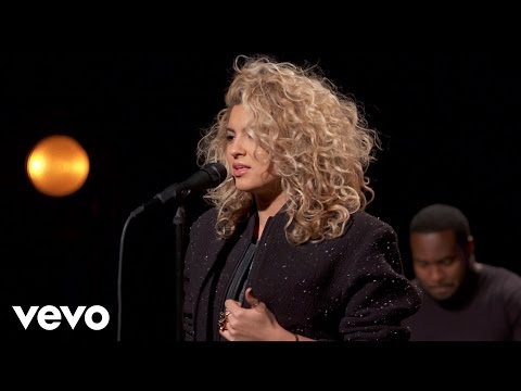 Tori Kelly - Nobody Love - Vevo dscvr (Live) - UC2pmfLm7iq6Ov1UwYrWYkZA