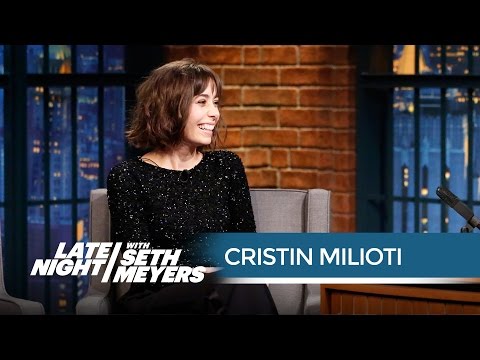 Cristin Milioti's Awkward David Bowie Encounter - Late Night with Seth Meyers - UCVTyTA7-g9nopHeHbeuvpRA