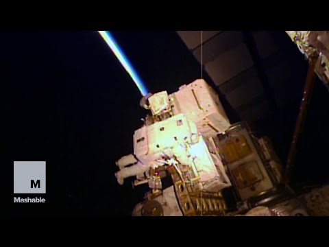 Astronaut Scott Kelly Takes First Spacewalk | Mashable News - UCL8Nxsa1LB9DrMTHtt3IKiw