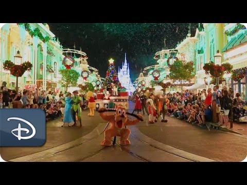 #DisneyFamilia: A Very Merry Christmas Time Lapse | Walt Disney World - UC1xwwLwm6WSMbUn_Tp597hQ