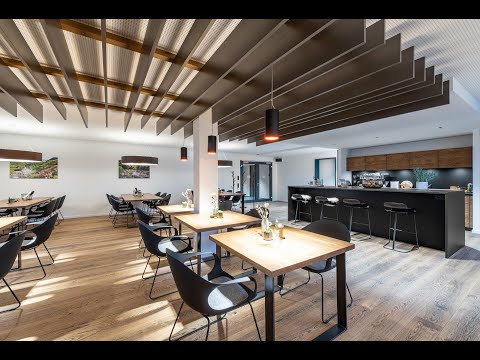 Brückner Architekten meets Getzner Werkstoffe – Mittagspause in alpinem Flair in der Cafeteria