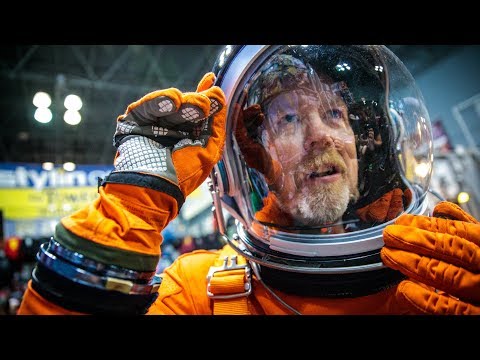 Adam Savage Incognito at New York Comic Con! - UCiDJtJKMICpb9B1qf7qjEOA