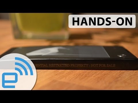 YotaPhone hands-on | Engadget - UC-6OW5aJYBFM33zXQlBKPNA