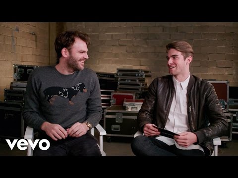 The Chainsmokers - :60 with (The Year In Vevo) - UCRzzwLpLiUNIs6YOPe33eMg