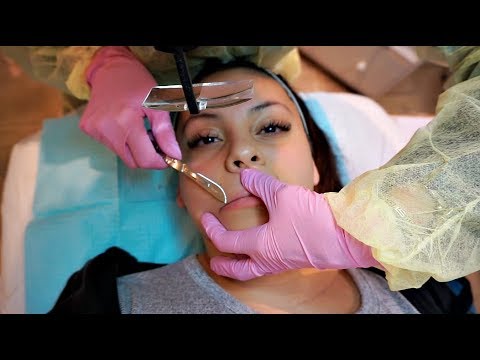 SHAVING MY FACE: FIRST TIME GETTING DERMAPLANING! | JuicyJas - UCSZ0Gdo3nv0JepnKuFhs9Yw