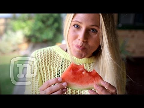 Surfer Laura Enever Happy Birthday Response Video & Billabong Giveaway - UCsert8exifX1uUnqaoY3dqA