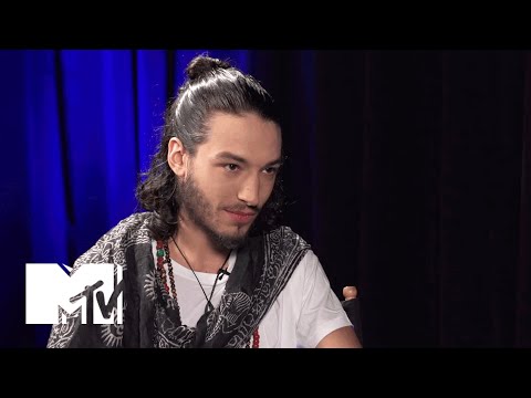 Ezra Miller Reveals Secrets Of ‘The Flash’ | MTV News - UCxAICW_LdkfFYwTqTHHE0vg