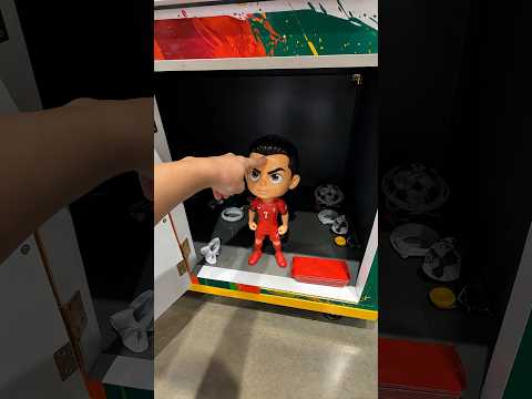 Why <strong>Are</strong> <strong>You</strong> Hitting Ronaldo! Giant RONALDO Is <strong>Here</strong>! 😱⚽