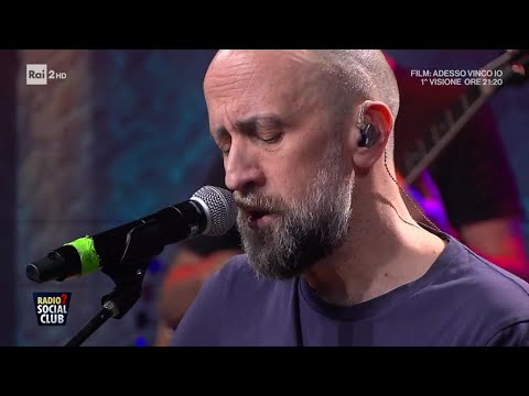 Joe Barbieri canta "Dicitencello Vuje"  - Radio2 Social Club 13/06/2024