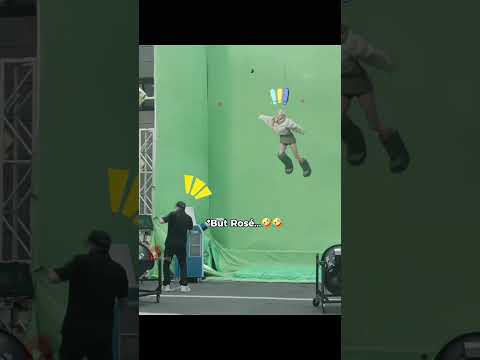 Mid-air Rosé going wild in 'Jump'!🤩🤩 #blackpink #jisoo #lisa #jennie