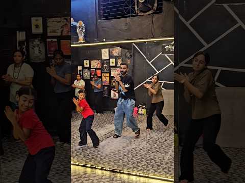 Levitating ( Wo Ladki Jo ) Song Dance | Wedding Dance | Ronak wadhwani Choreography | #dance #shorts