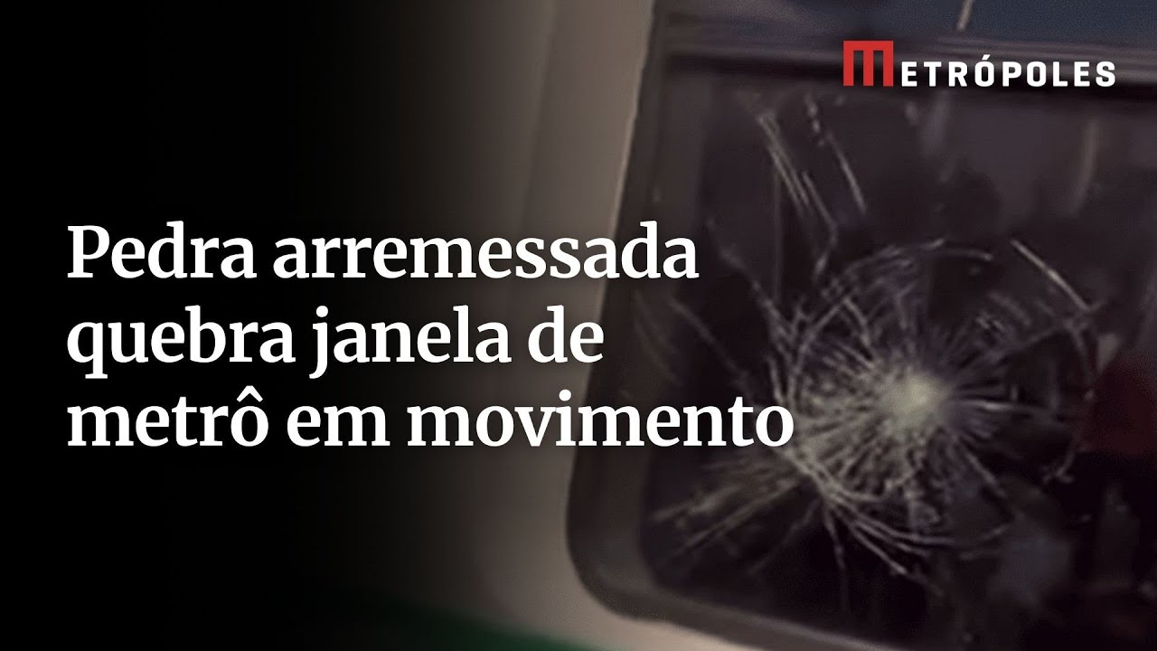 Pedra arremessada quebra janela de metrô em movimento