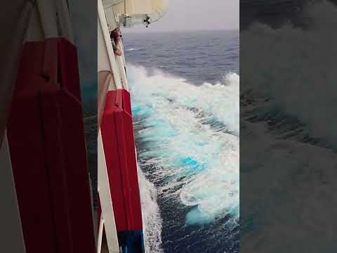 🌊#Ship in #Giant #Waves🌊