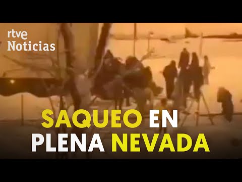 MADRID: DESVALIJAN un CAMIÓN con 20 toneladas de COMIDA en plena NEVADA | RTVE Noticias