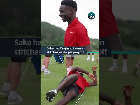 Saka tripped over a bag while celebrating his golf skills #itvnews #saka #golf #football