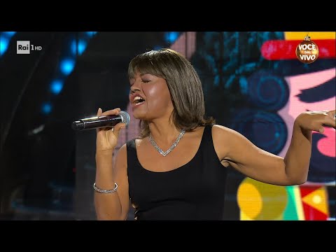 Jasmine Rotolo - "Natalie Cole" - canta "Jingle bells" - Natale e Quale 17/12/2023