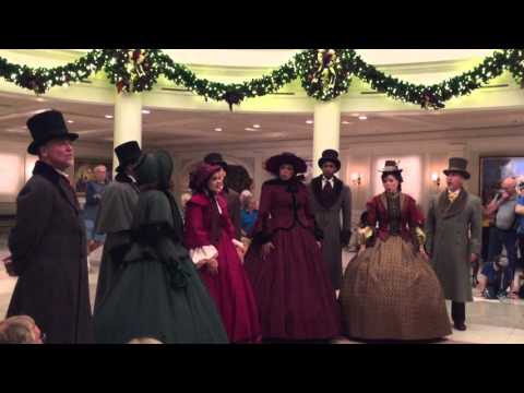 The Voices of Liberty carolers sing Christmas favorites at Epcot - UCYdNtGaJkrtn04tmsmRrWlw