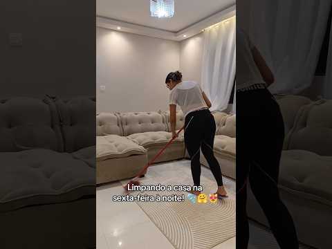 Limpando a casa na sexta-feira à noite. 🫧😻💕🤗#rotinadodia #donadecasa #limpeza #casa #recemcasados