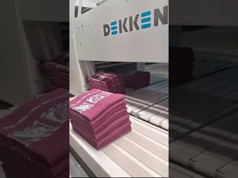 Máquina de dobrar toalhas Dekken T-Fold | Dobradeira automática industrial - probableequation.pt