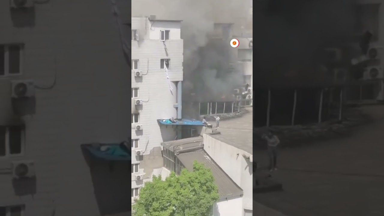 People climb out of windows to escape burning Beijing hospital