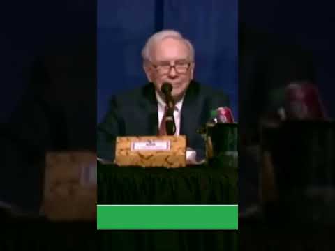 Warren Buffett Trolls Charlie Munger On His Costco Obsession