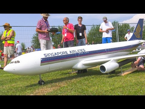 AMAZING RC AIRLINER AIRBUS A340 SINGAPORE AIRLINES IN FLIGHT DEMO*RC PLANE AIRBUS - UCOM2W7YxiXPtKobhrYasZDg