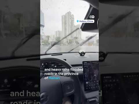 Typhoon Wipha rip its way onto mainland China | DW News