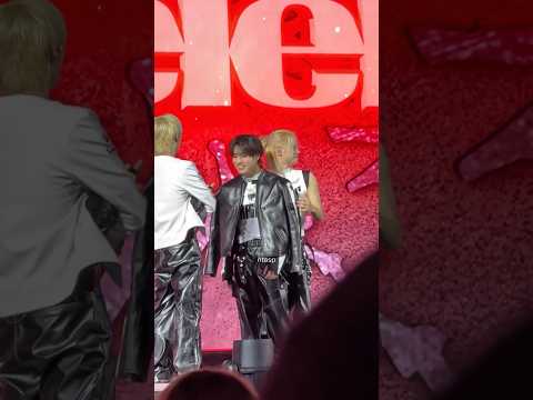 FELIX IS SO SWEET 🥹❤️❤️❤️#felix #hanjisung #straykids #skz #skzedit #kpopskz #shorts #viral