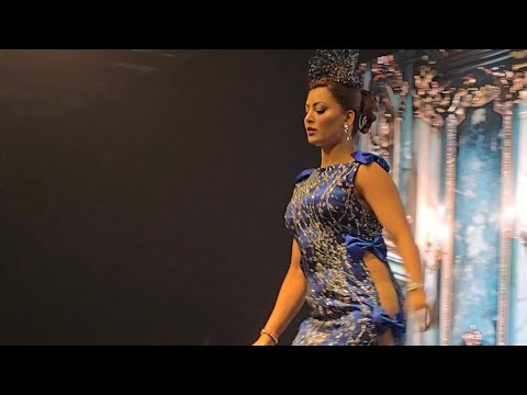 Urvashi Rautela Slipped During Cat Walk in Dubai #urvashirautela #urvashirautella #Urvashislipped
