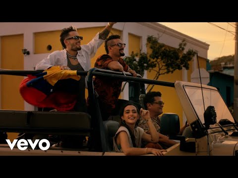 Carlos Vives, Mau y Ricky, Lucy Vives - Besos en Cualquier Horario (Official Video)