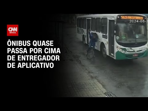 ​Ônibus quase passa por cima de entregador de aplicativo | BASTIDORES CNN