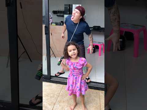 QUANDO A IRMÃ ME TRATA IGUAL CACHORRO PRESO 😂 #shorts