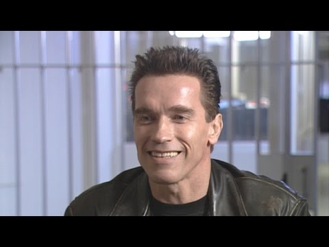 Flashback: Arnold Schwarzenegger Compares ET to the Terminator on the Set of 'Terminator 2' - UCdtXPiqI2cLorKaPrfpKc4g