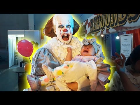 Kids react to Pennywise at Halloween Horror House 2018 - UCLjUvSNHyV66ryx_U6U5bGQ