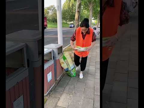 Kind woman help #motivation #positivevibes #lnspiration