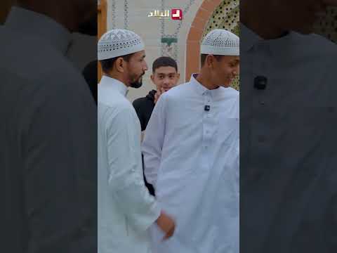 على يد أخيه.. #منتصر_زقب يتم حفظ #القرآن_الكريم ويلبس والديه تاج الوقار 👑