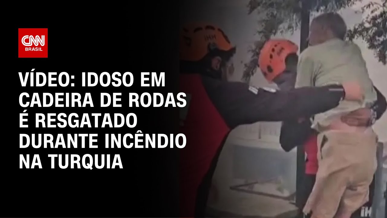 Idoso em cadeira de rodas é resgatado em incêndio no oeste da Turquia | CNN BRASIL
