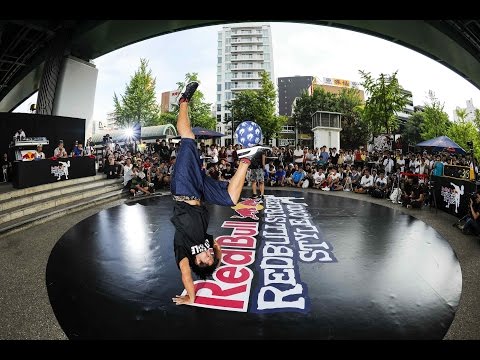 Freestyle Football Juggling in Japan - Red Bull Street Style - UCblfuW_4rakIf2h6aqANefA