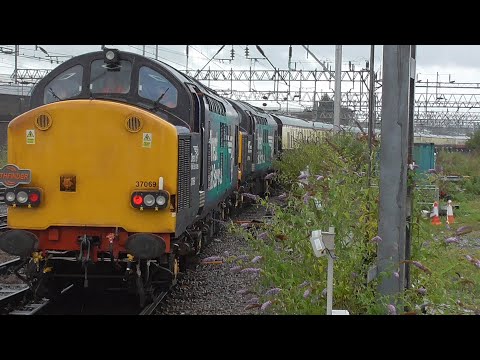 Class 37069 and 37716 with 68002 Arrive and Depart Crewe with the Blue Boys Merrymixer 07/08/21