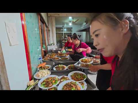带你来感受一下我的村厨老爸做农村大席的一天 看看能有多忙碌 #农村大席 #农村饭店日常 #流水席抢菜 #三农 #真实的农村生活