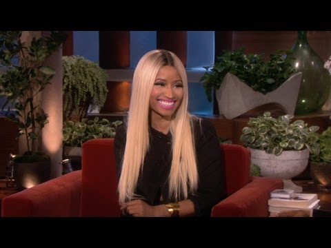 Nicki Minaj's Revealing Outfit - UCp0hYYBW6IMayGgR-WeoCvQ