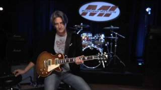 Allen Hinds (Guitar) - Slide & Stretch Lick | Musicians Institute