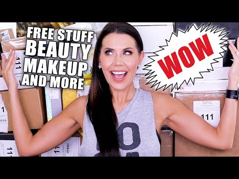 FREE STUFF BEAUTY GURUS GET | Unboxing PR Packages - UC4qk9TtGhBKCkoWz5qGJcGg