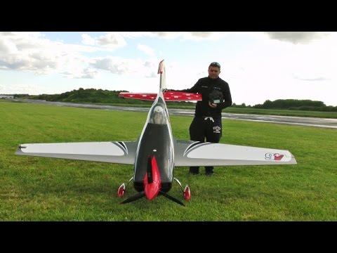 41 % RC CARF EXTRA 330 SC DA 170 cc - AZZA STEPHENS AT LONG MARSTON MODEL AIRCRAFT SHOW - 2015 - UCMQ5IpqQ9PoRKKJI2HkUxEw