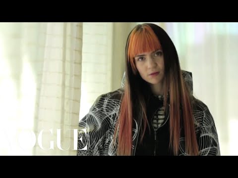 Grimes Gets Ready for The Met Gala - Vogue - Met Gala - UCRXiA3h1no_PFkb1JCP0yMA