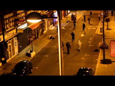 London ealing riots, stand off!!! 